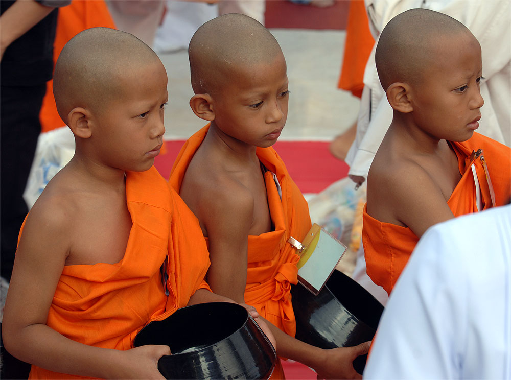 Pete Garwood - 10,001 monks alms gathering 