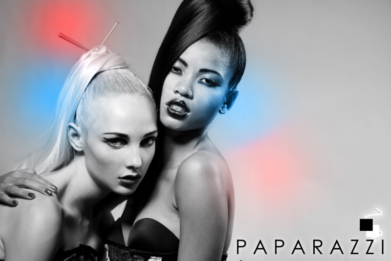 P A P A R A Z Z I