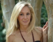 Kelly Layne - Headshot