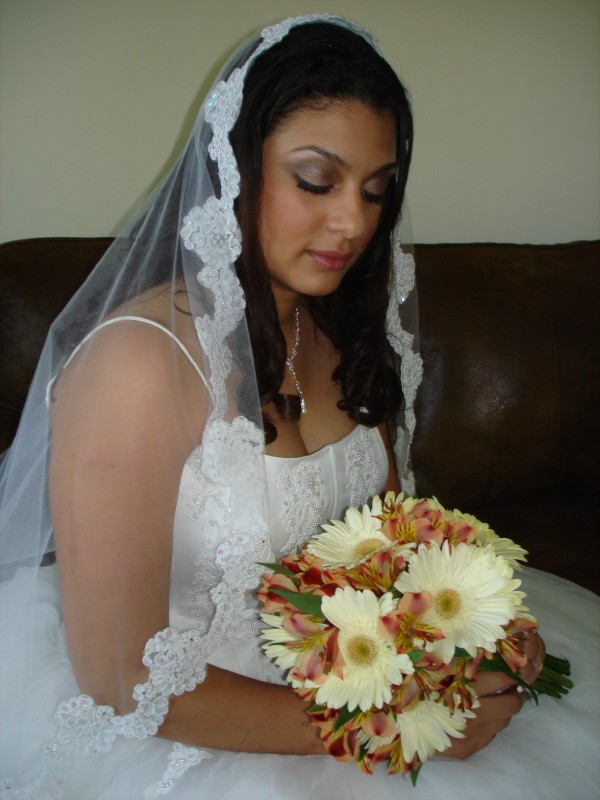 Elynette - Wedding close shot
