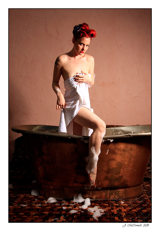 go-go Amy - Bathing Beauty