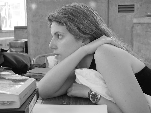 Dee - Profile
