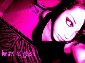 kira nik - heart of glass