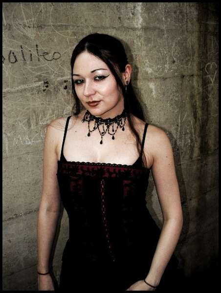 (¯`·.•Kitsii Kat•.·´¯) - under the bridge