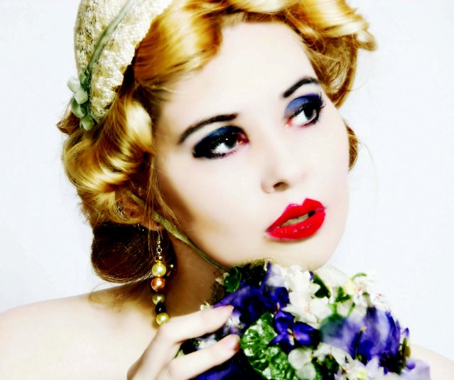 Irismoon - having fun with tisha's hats