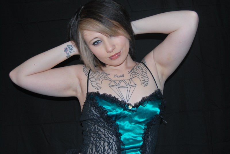 Sam - Green Silk in Silky Skin
