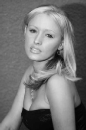 April Estelle - headshot 1