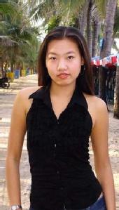 Annie - Outdoor along the beach