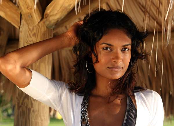 Cocoa Sonya - under the tikki hut