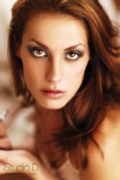 daniellewiz - headshot