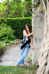 andrea - barefoot and free