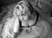 alluring_socialite - waiting