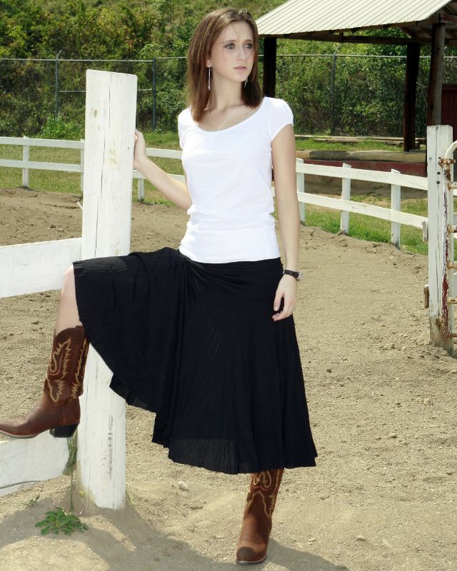 Michelle - White fence