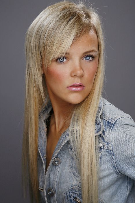 Nicole - Nicole Farrell - Headshot