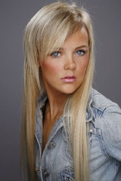 Nicole - Nicole Farrell - Headshot