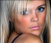 Nicole - Nicole Farrell - Headshot