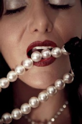 Alexia - Pearls & Lace