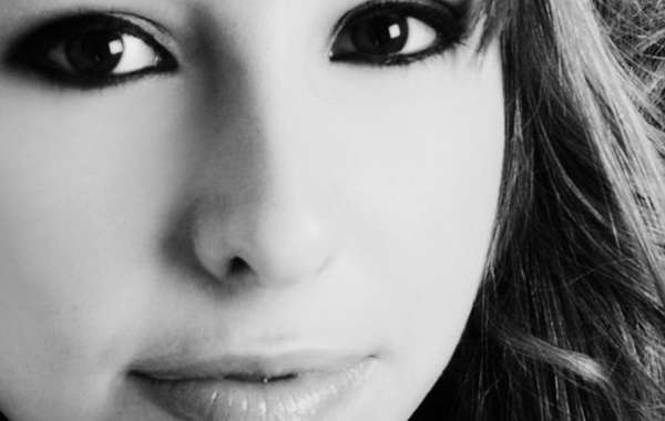 Lydia - Black & White Headshot