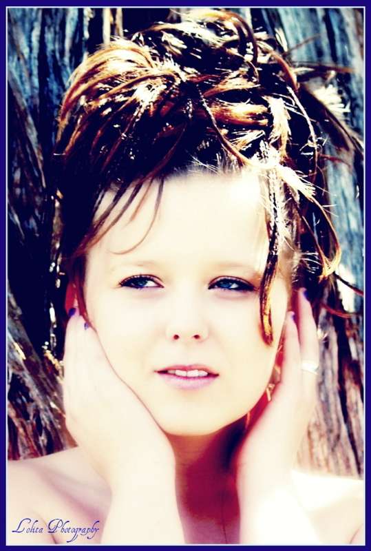 girl89 - day dreaming...