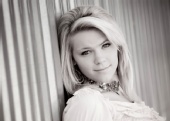 Chelsea Hahn - black & white