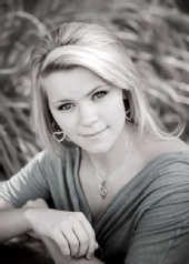 Chelsea Hahn - black & white 2