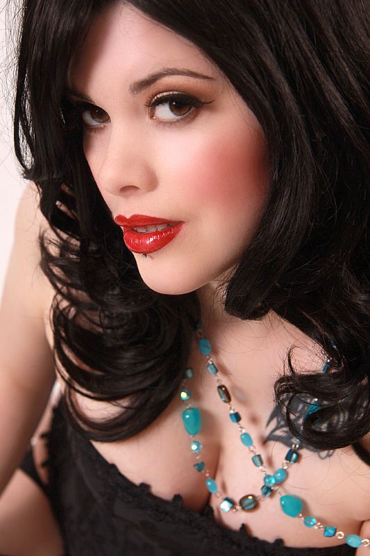 Scarlett C - In Black