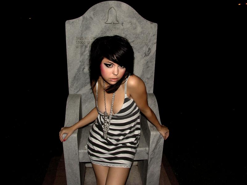 Raven Atlanta - Cemetery Throne 1