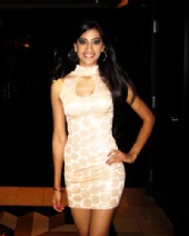Shilpa - Half Body Shot_Peach 1