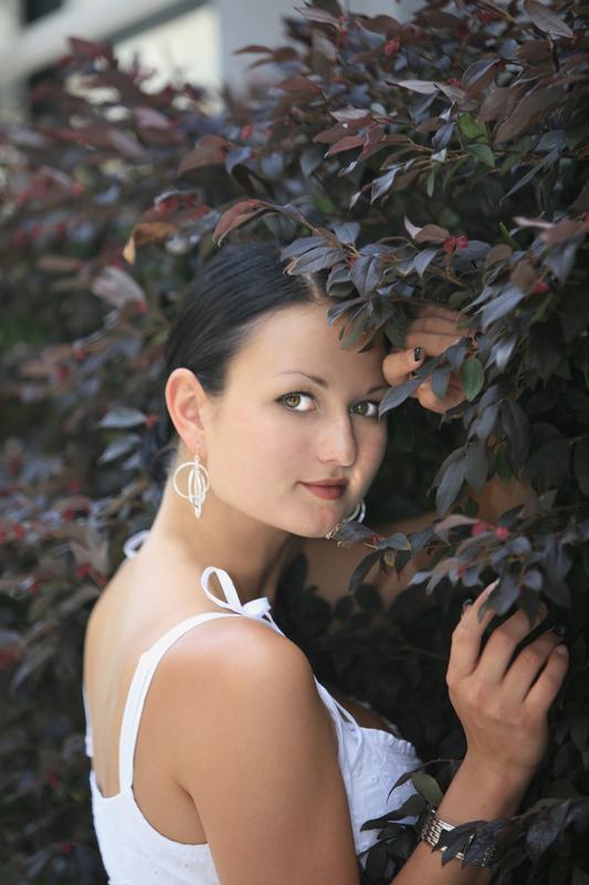 Snow White - In the bushes 2
