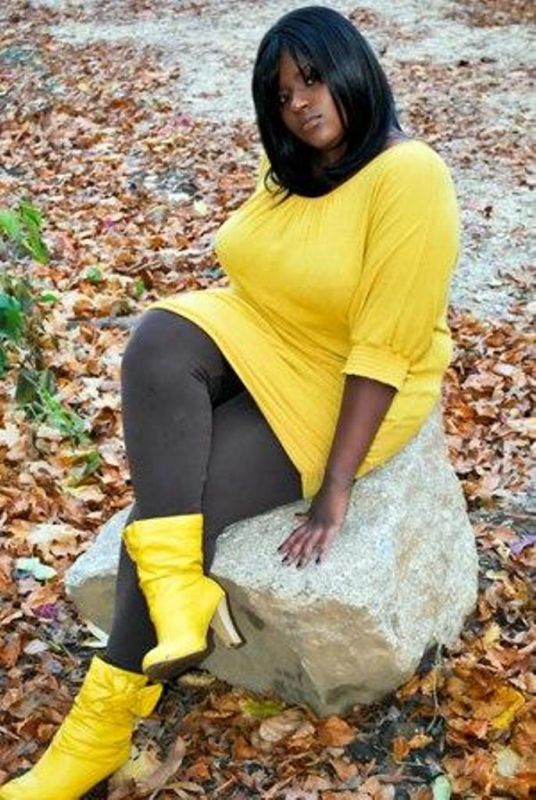 MimiTheModel - Sitting Pretty