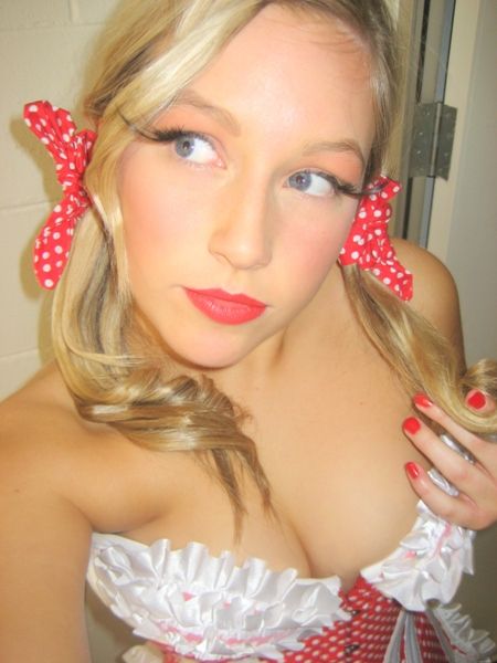 Elizabeth - 50's Beach shoot