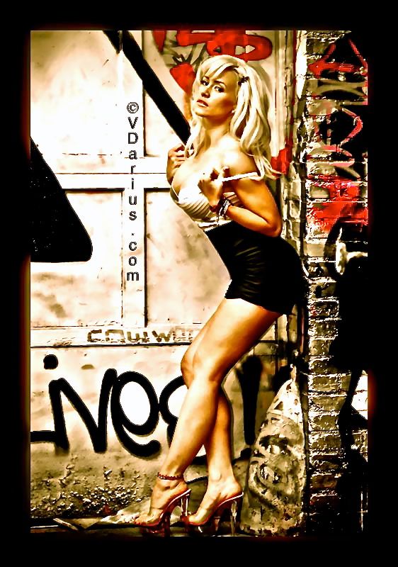 Julia - Graffiti Alley