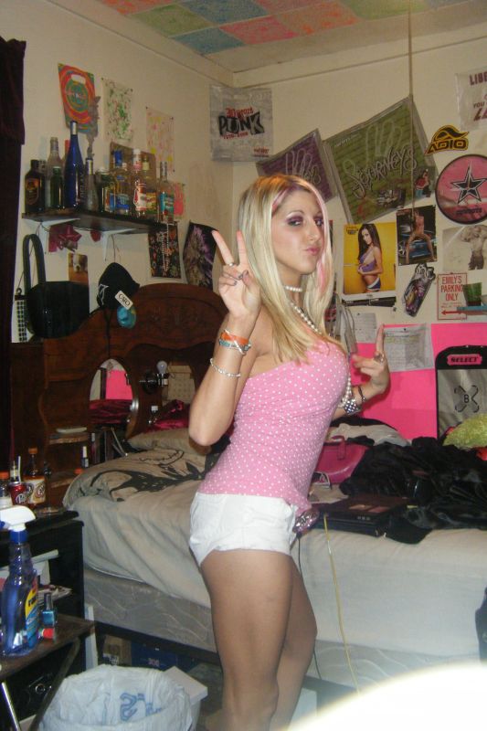 iCyanide - Pretty in pink