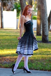 Hillary Medlin - Posing in the park