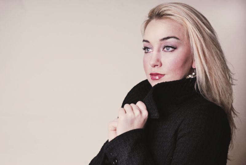 Michelle  Brüer - coatcollar_black