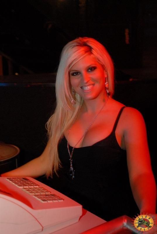 Laura - Bartending at Lizard Lounge in Deep Ellum