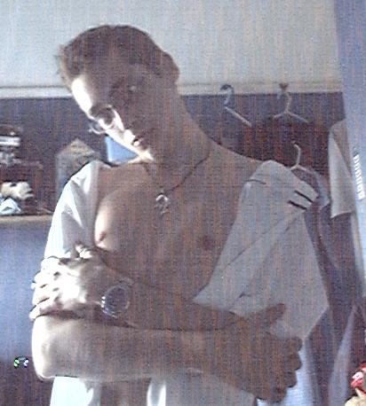 Damien King - Lite Pose