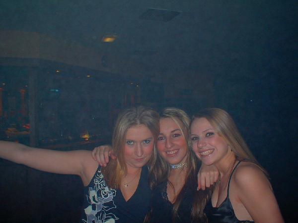 kellie wallace - i am the girl in the middle