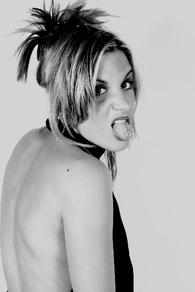 lucy - body piercing