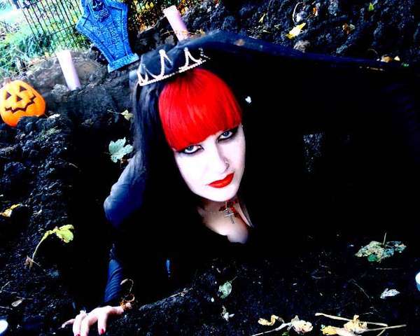 Spookshow Kayleigh - Prettiest girl in the morgue