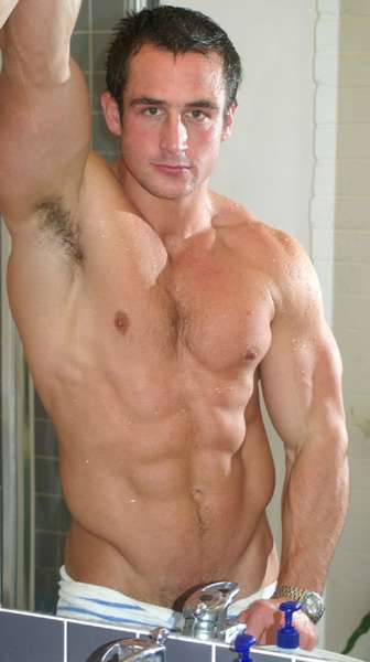 Tom Oliver - Tom - wet torso