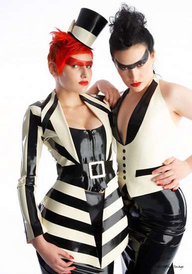 Evelyn Rouge - latex