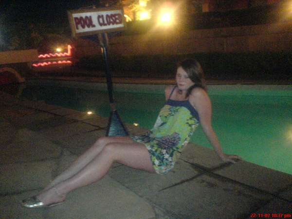 xbrunettebabyx - me by the pool