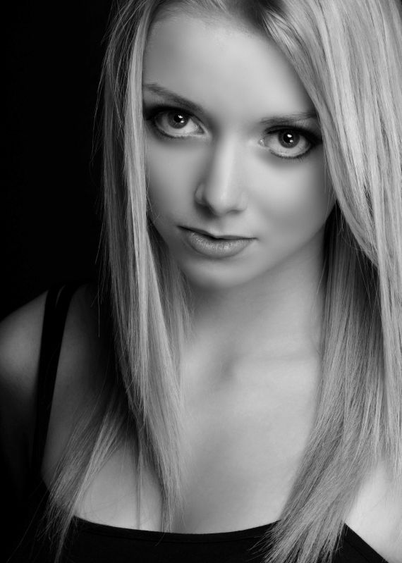 Hannah M - Headshot