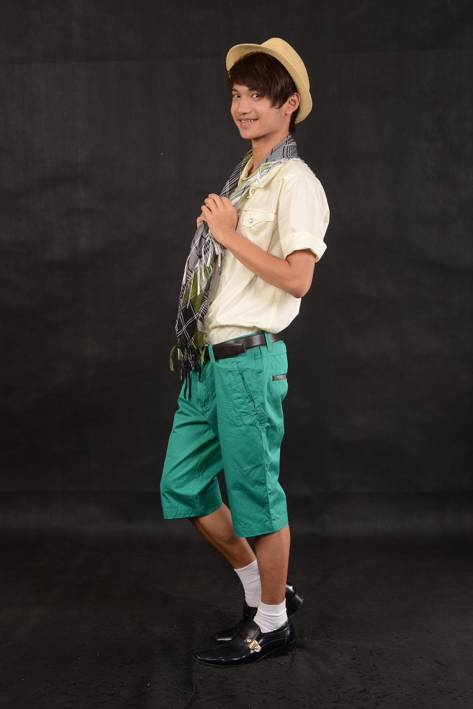 Thant Sin Aye - At the Studio