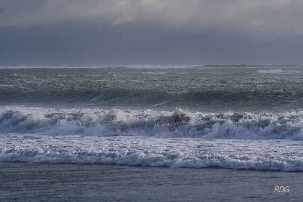 rob - Stormy high-tide surf